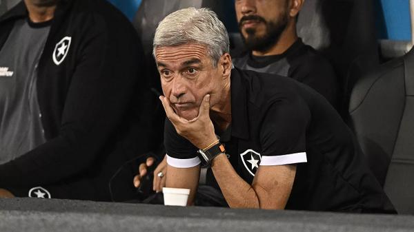 إقالة كاسترو من تدريب النصر بعد خسارة كأس السوبر أمام الهلال