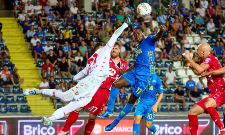 إمبولي يعتذر عن سوء أرضية ملعبه خلال مباراة مونزا