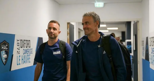 إنريكي يُحدد 3 بدائل لتعويض غياب أشرف حكيمي في باريس سان جيرمان