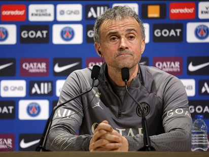 إنريكي يوضح سبب تعثر الانتقالات في باريس سان جيرمان