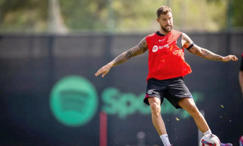 إنيجو مارتينيز يواجه مستقبلًا غير مؤكد في برشلونة وسط أزمات مالية