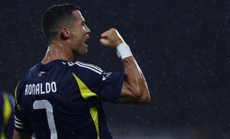 إيفرا يطالب كريستيانو رونالدو بالاستمرار حتى عام 2077