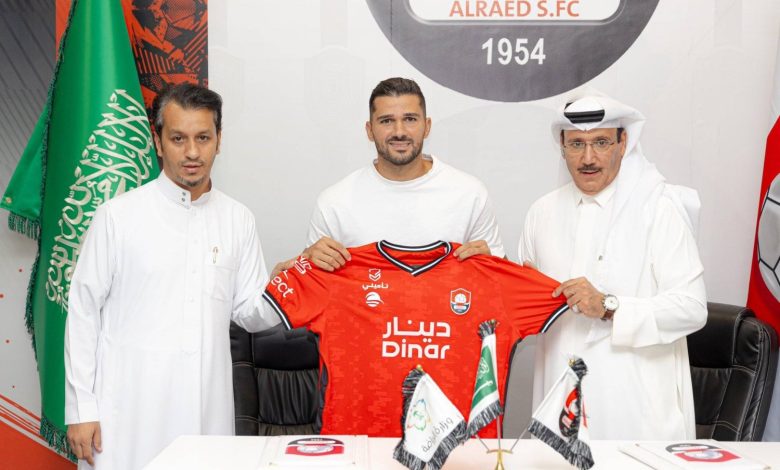 الرائد يعلن تعاقده مع عبيد والوحيمد