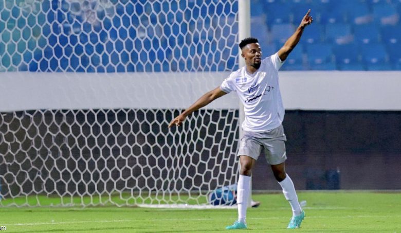 الرياض يتعاقد مع الغاني مينساه لدعم خط وسط الفريق