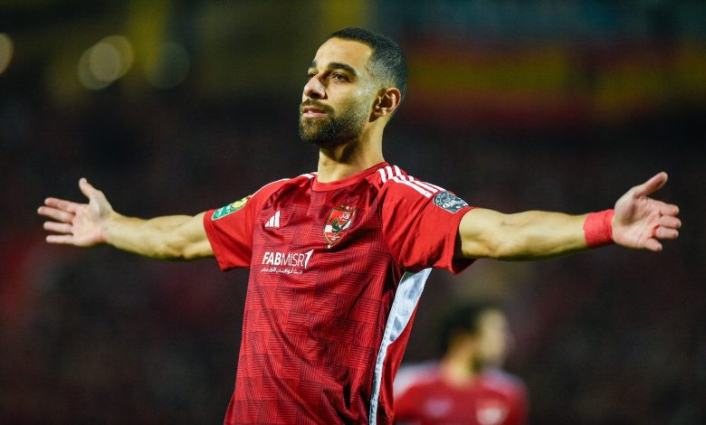 رحلة المايسترو مستمرة.. الأهلي يعلن تجديد عمرو السولية