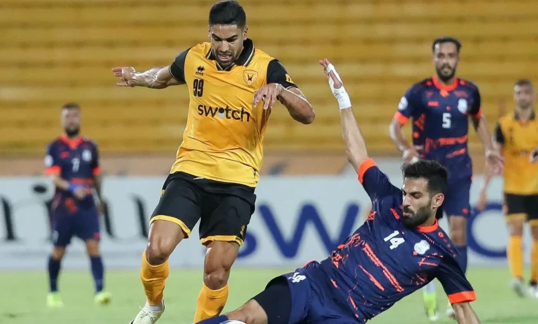 العربي ينفرد بصدارة الدوري الكويتي بعد انتصاره المثير على القادسية