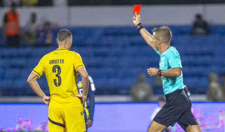 النصر يعاني من البطاقات الحمراء تحت قيادة كاسترو.. سجل طردٍ متزايد