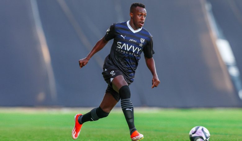 الهلال يخطط لتمديد عقد سعود عبد الحميد واللاعب يطلب التأجيل