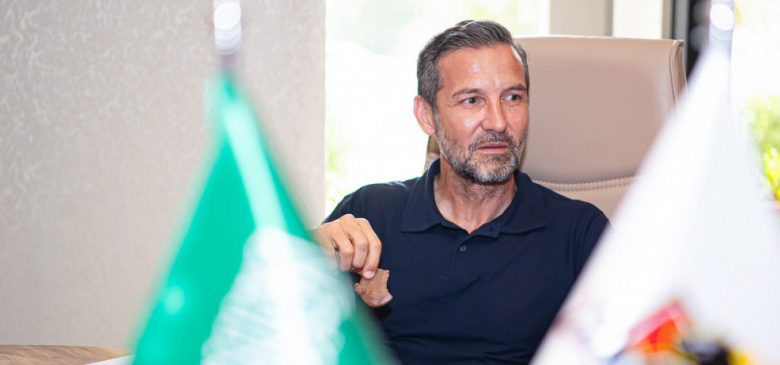 الوحدة يستأنف تدريباته بقيادة زينباور استعدادًا لدوري روشن السعودي