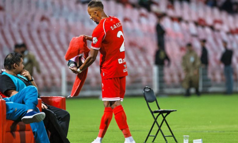 الوحدة يعزز قائمته بأربعة لاعبين قبل مباراته مع الرياض