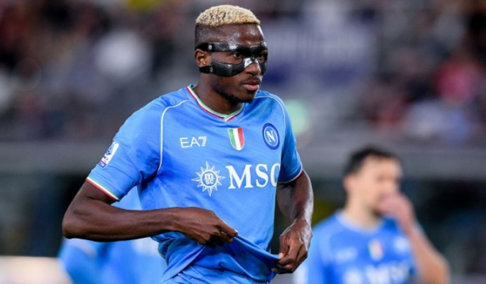 باريس سان جيرمان يحسم موقفه من ضم أوسيمين بعد إصابة راموس