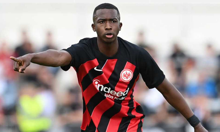 باريس سان جيرمان يُعلن صفقته الصيفية الثالثة بعد جواو نيفيز