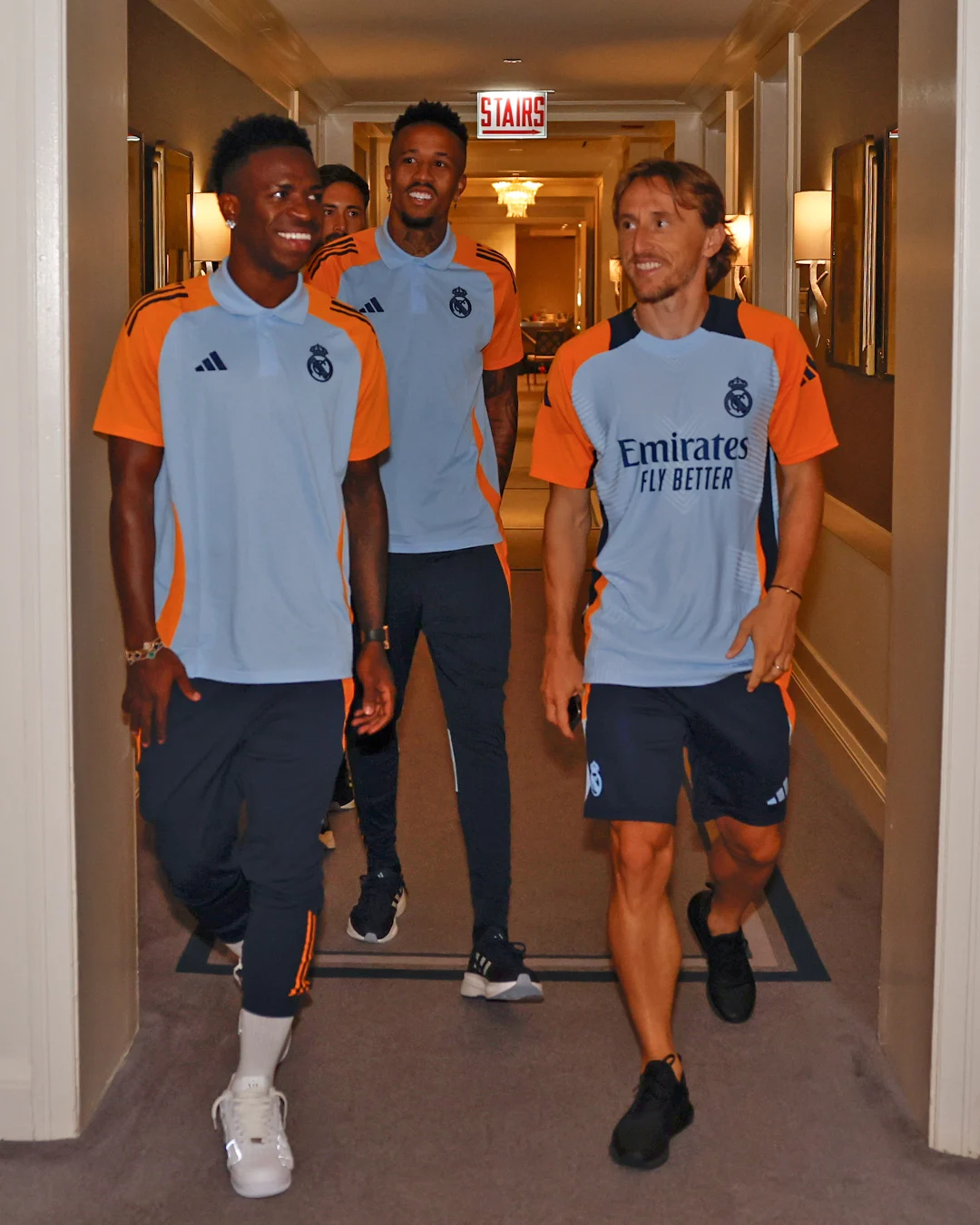 بالصور.. فينيسيوس جونيور ينضم لمعسكر ريال مدريد في الولايات المتحدة