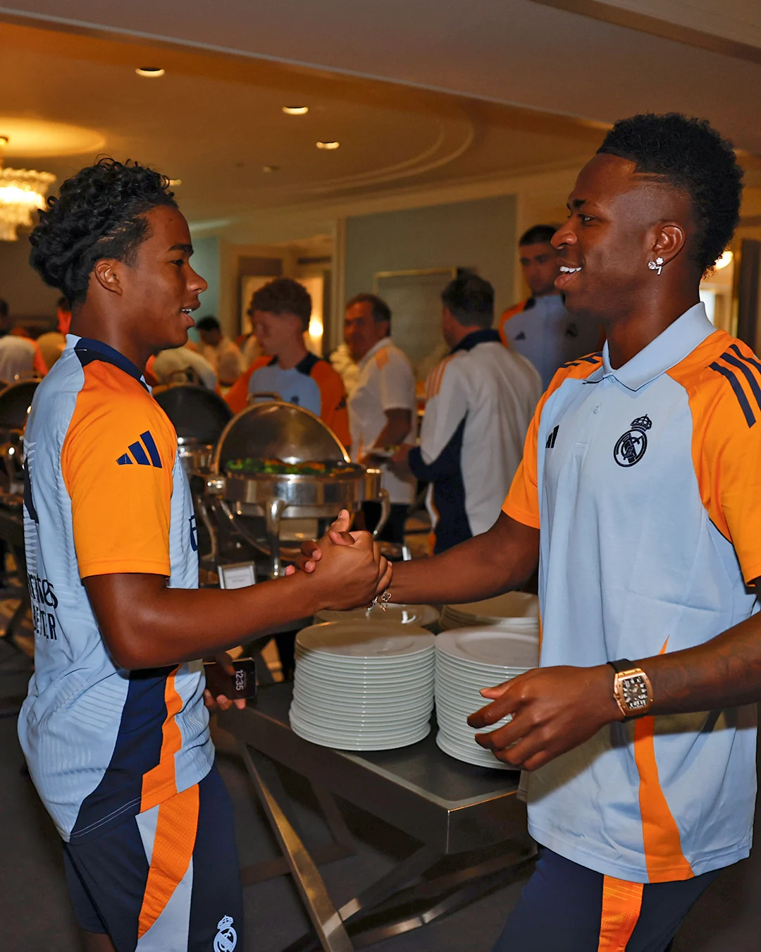 بالصور.. فينيسيوس جونيور ينضم لمعسكر ريال مدريد في الولايات المتحدة