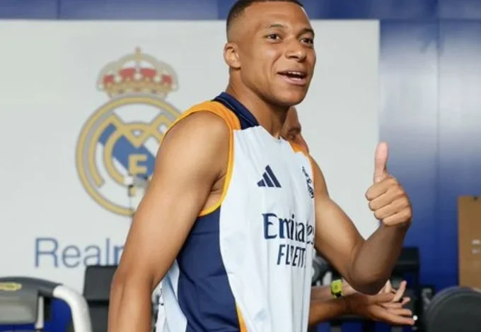 بالصور.. مبابي يشارك في أول تدريب مع ريال مدريد