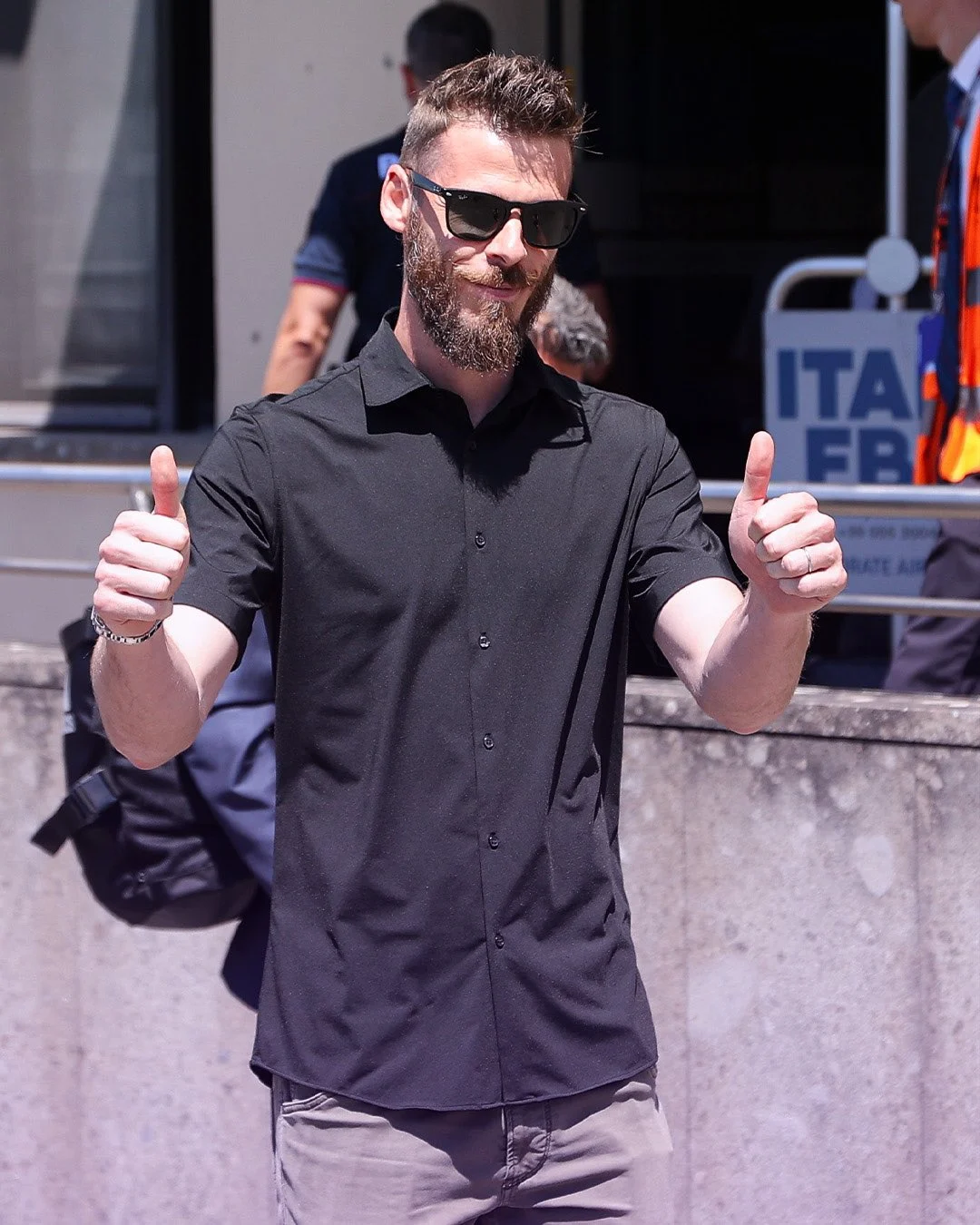 بالفيديو والصور.. دي خيا في إيطاليا للتوقيع مع فيورنتينا