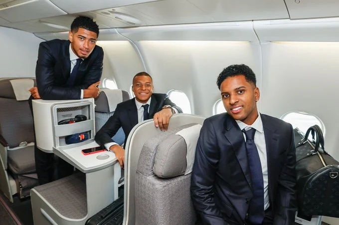 بالفيديو.. ريال مدريد يتوجه إلى وارسو استعداداً لكأس السوبر الأوروبي