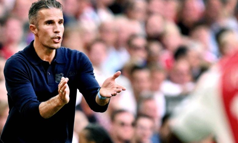 بيرسي يبدأ مشواره التدريبي مع هيرنفين بالخسارة أمام أياكس