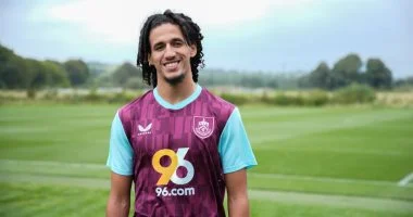 المجبري يرحل عن مانشستر يونايتد وينتقل إلى بيرنلي