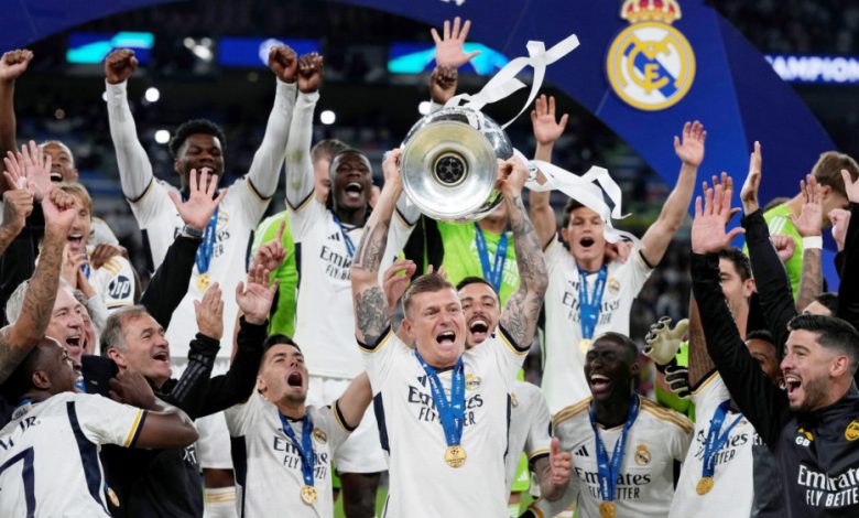 توني كروس يتوج بجائزة أفضل لاعب في ألمانيا بعد اعتزاله