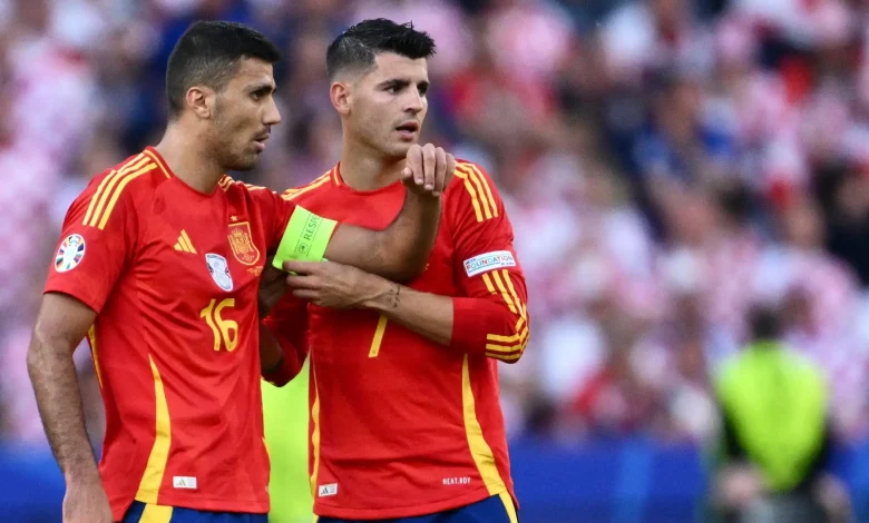 رابطة اللاعبين الإسبانية تدين قرار “يويفا” بشأن هيرنانديز وموراتا