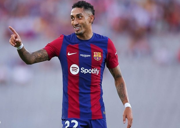 رافينيا يتهكم على مشجع برشلونة بسبب قميص نيكو ويليامز