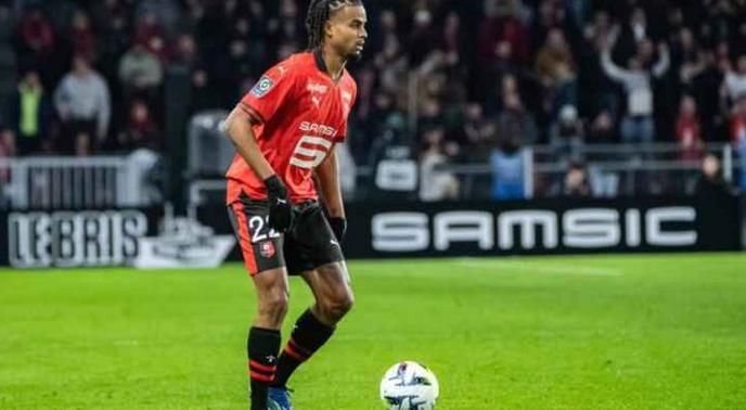 روما يتقدم بعرض أولي لضم ظهير رين الفرنسي