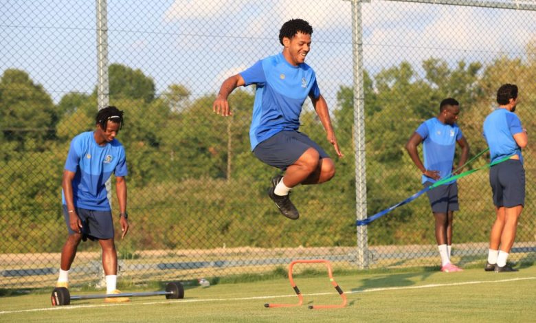رومارينيو يفتتح أهدافه مع نيوم في دوري يلو السعودي