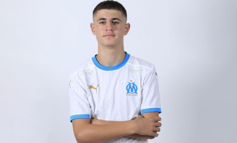 سيناريو يوسف عطال يتكرر .. نادٍ فرنسي يطرد نجمًا جزائريًا واعدًا