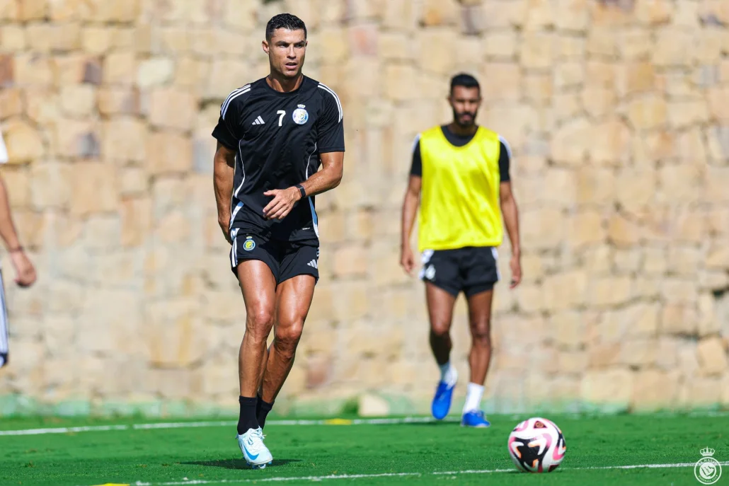 شاهد.. رونالدو ينتظم في تدريبات النصر استعداداً للموسم الجديد