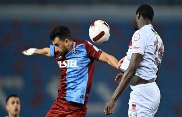 طرابزون يخسر أمام رابيد فيينا في الدوري الأوروبي بتواجد تريزيجيه