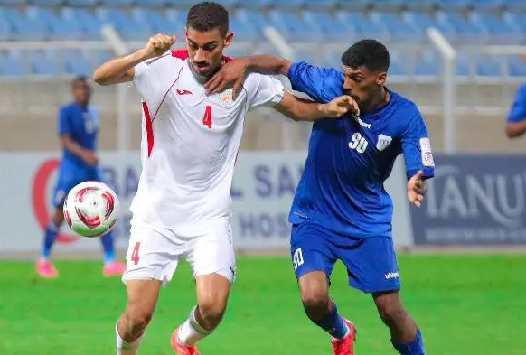 عمان والنصر يتقاسمان النقاط في أول تعادل سلبي بالدوري العماني