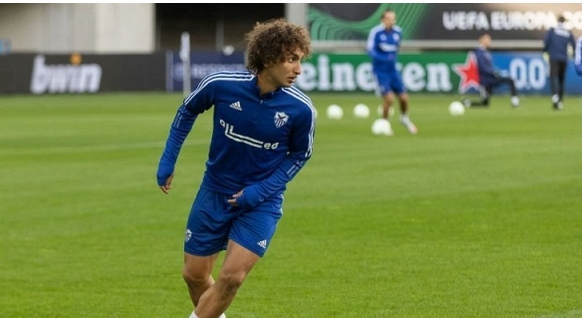 فيفا يُغرم عمرو وردة لصالح الرجاء المغربي