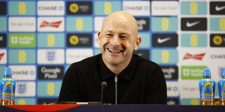 كارسلي يستدعي لاعبين جدد لتشكيلة إنجلترا