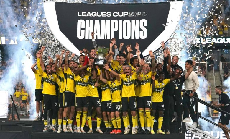 كولومبوس كرو يتوج بلقب كأس الرابطتين