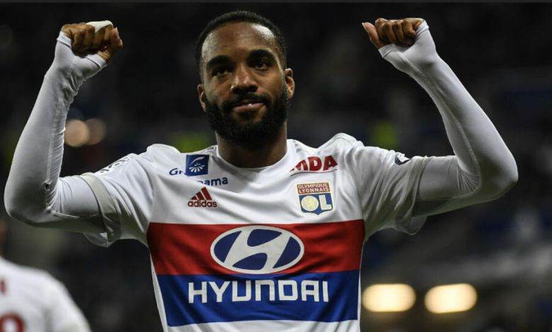 لاكازيت يعلن اعتزاله اللعب الدولي بعد فضية الأولمبياد