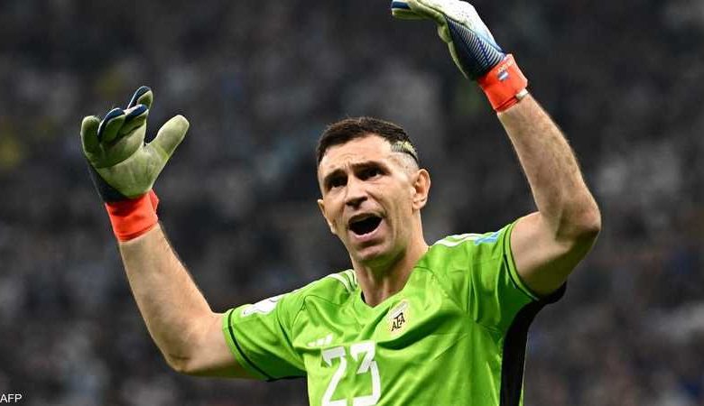 رسميًا: إيميليانو مارتينيز يمدد عقده مع أستون فيلا