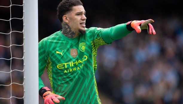 مانشستر سيتي يدرس خيارات خلافة إيدرسون المحتمل رحيله