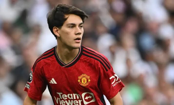 مانشستر يونايتد يعلن انتقال بيليستري إلى باناثينايكوس اليوناني