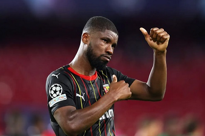 مدافع لانس مصدوم من فشل انتقاله إلى روما