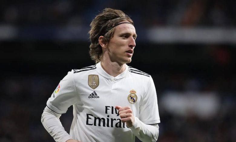 مودريتش يقود تشكيلة ريال مدريد أمام برشلونة