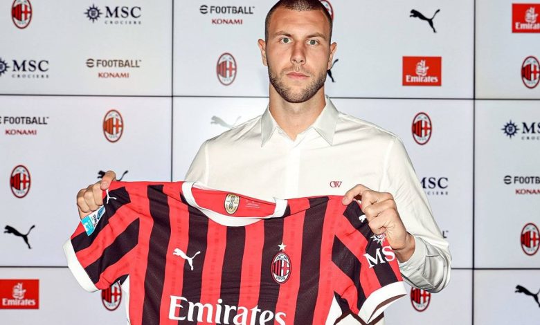 ميلان يعلن التعاقد مع المدافع الصربي ستراهينيا بافلوفيتش من سالزبورغ