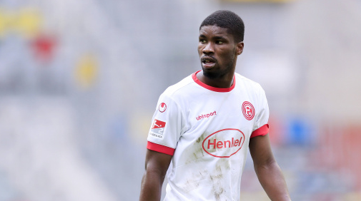 مُدافع نادي لانس الفرنسي ينتقل إلى روما