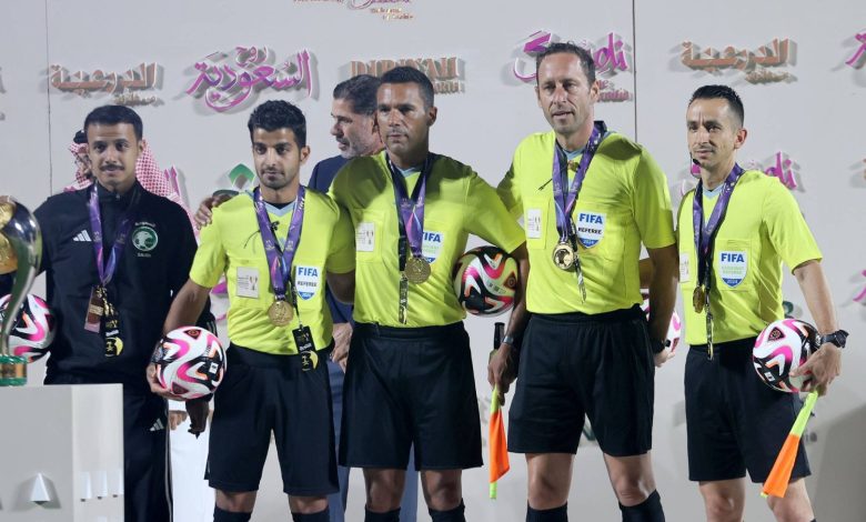 نافارو يشيد بمستوى الحكام السعوديين