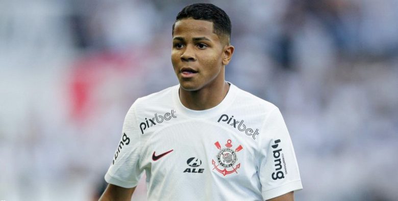 نجم برازيلي شاب يقترب من الانضمام إلى النصر السعودي