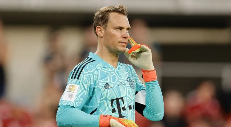 نوير يُساند زملاءه رغم الغموض ويكشف عن مستقبله الدولي