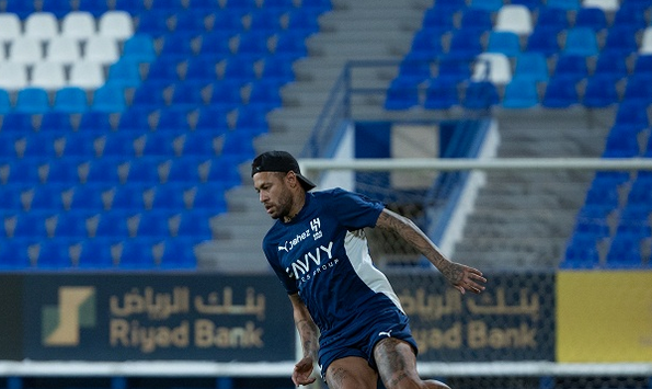 نيمار يحاول إقناع فيتور روكي بالانتقال لصفوف الهلال