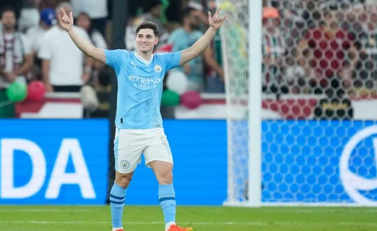 هل يفسد باريس سان جيرمان انتقال جوليان ألفاريز إلى الليجا؟