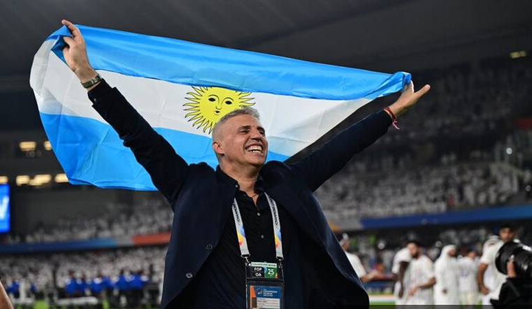 هيرنان كريسبو يحسم موقفه من مغادرة العين لتدريب مونتيري المكسيكي