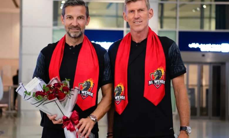 وصول زينباور مدرب الوحدة السعودي استعدادًا للموسم الجديد